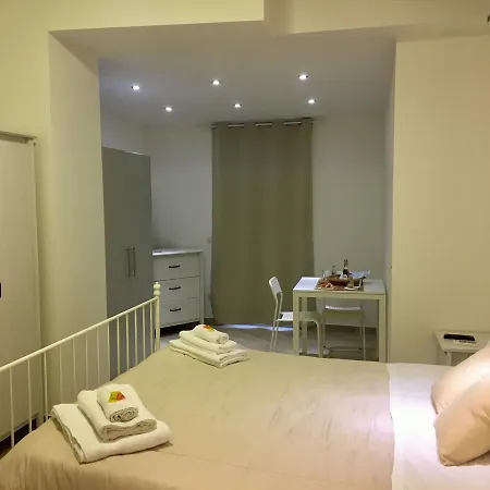Bed & Breakfast Holiday Garibaldi Napoli