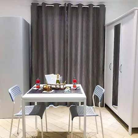 Bed & Breakfast Holiday Garibaldi Napoli