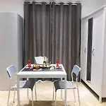 Nocleg ze śniadaniem Holiday Garibaldi Neapol