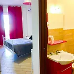 Holiday Garibaldi Nocleg ze śniadaniem 3*
